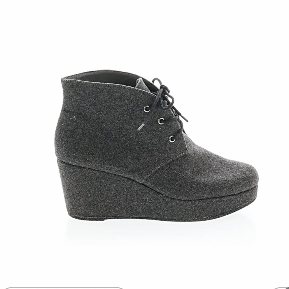 Women's BCBGGeneration Kenan Gray Felt Wedge Platform Ankle Lace Up Booties Sz 7